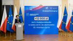 Minister rodziny i polityki społecznej Marlena Maląg przemawia na konferencji prasowej