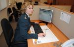 Dyrektor Izby Celnej w Szczecinie – Pani Lidia Mołodecka rejestruje w 2004 roku pierwsze zgłoszenie INTRASTAT. Zdjęcie pochodzi z „Wiadomości Celnych
