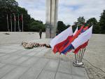 Powiewające flagi Rzeczpospolitej Polskiej i Szczecina