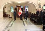 Msza święta. Poczet sztandarowy stoi w kościele
