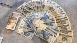 ułożone banknoty 50, 100 i 200 złotowe 